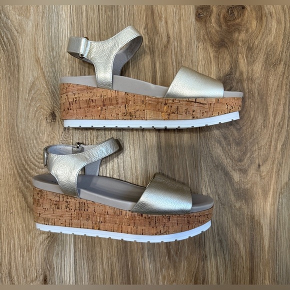 Kenneth Cole Rockaway Platform Sandal - Platinum, Size 10, NWT - Picture 3 of 7